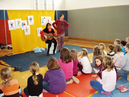 Theater "Die gro&szlig;e Nein-Tonne"