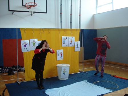 Theater "Die gro&szlig;e Nein-Tonne"