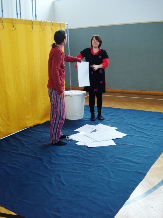 Theater "Die gro&szlig;e Nein-Tonne"