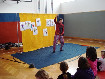 Theater "Die gro&szlig;e Nein-Tonne"