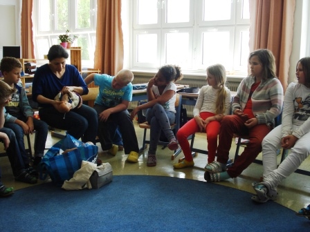 Besuch einer Hebamme in der 3a-Klasse