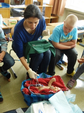 Besuch einer Hebamme in der 3a-Klasse